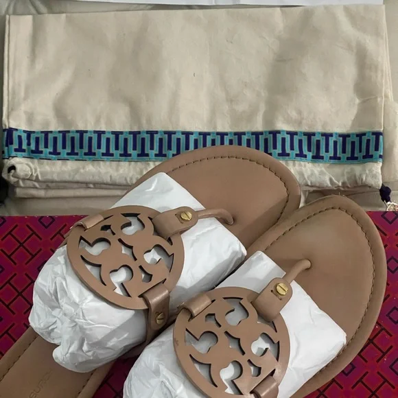 COPY - Tory Burch 2024 Logo Sandals w Receipt Box Dustbag Sz 9.5 - Picture 3 of 8